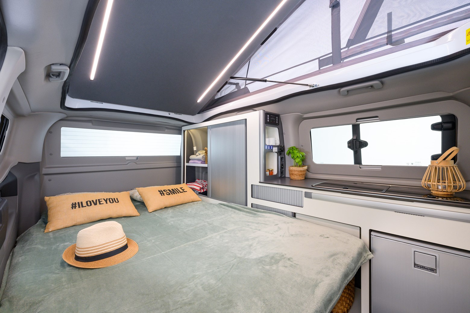 autocamper-7places-interieur-12.jpg